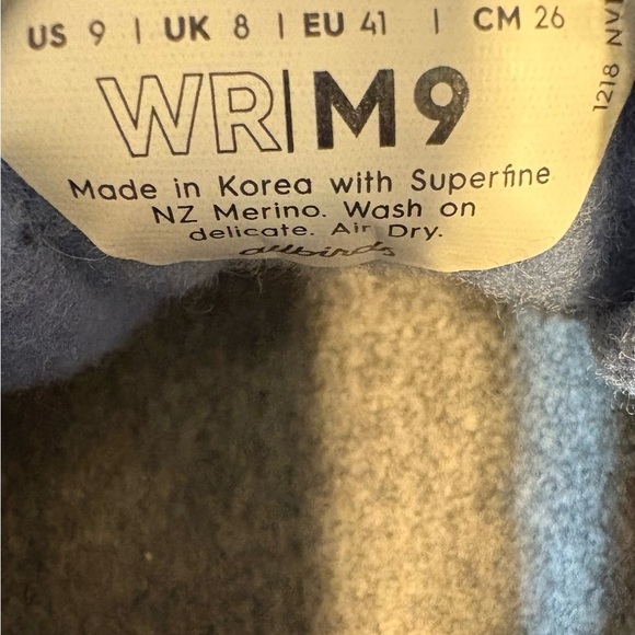 Allbirds Men's Gray Wool Runners - Picture 7 of 7